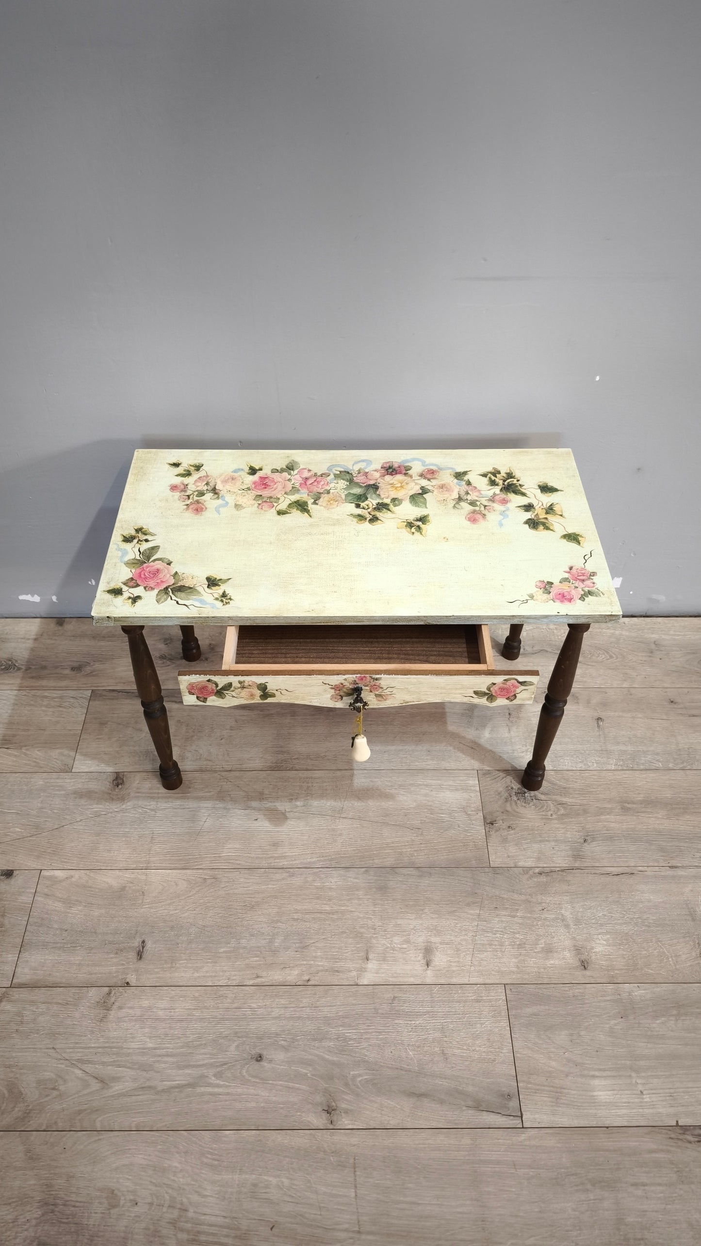90593 Tavolino da salotto con decorazione decoupage