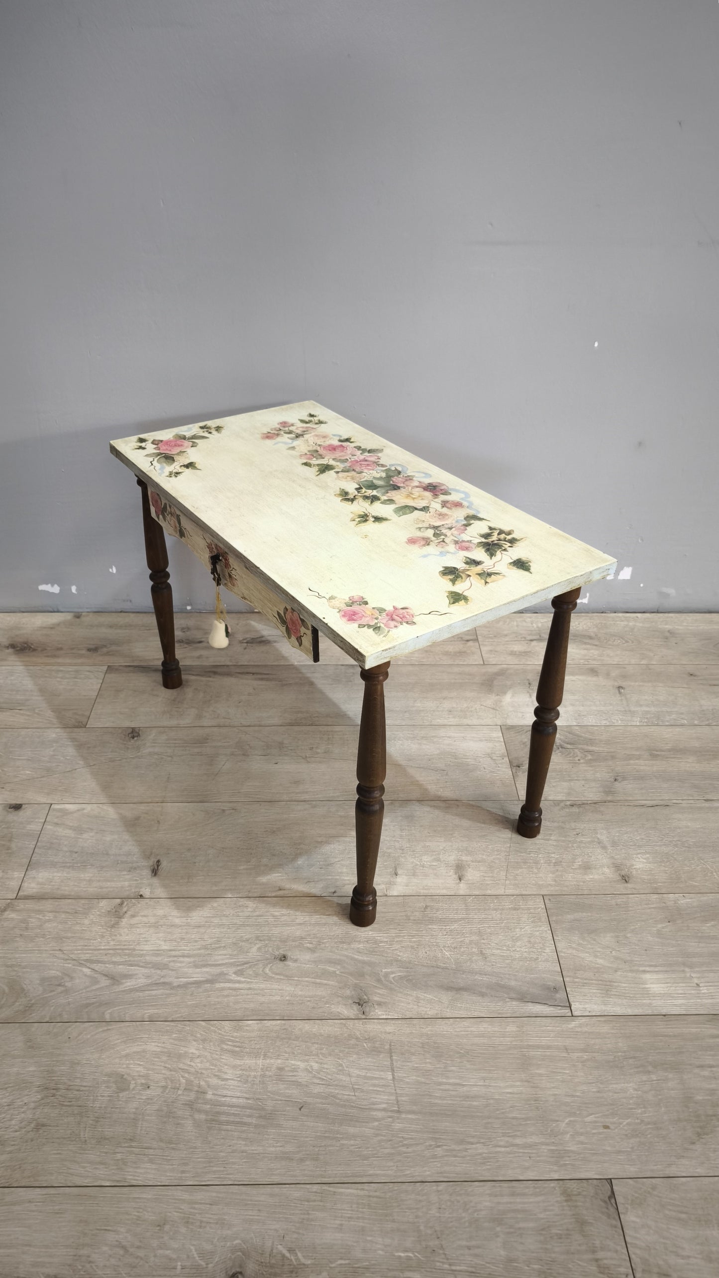 90593 Tavolino da salotto con decorazione decoupage
