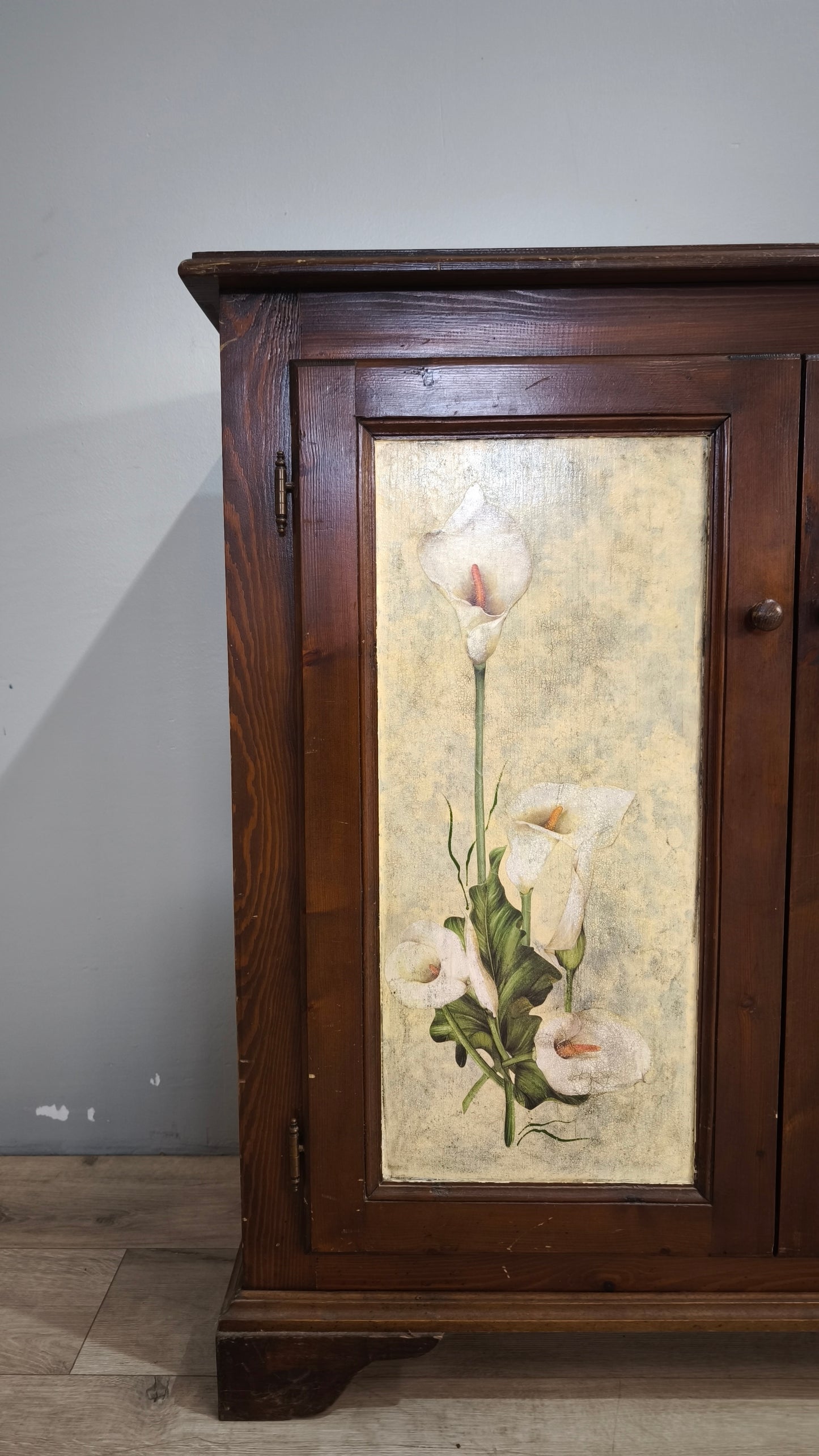 90609 Scarpiera in legno con ante dipinte