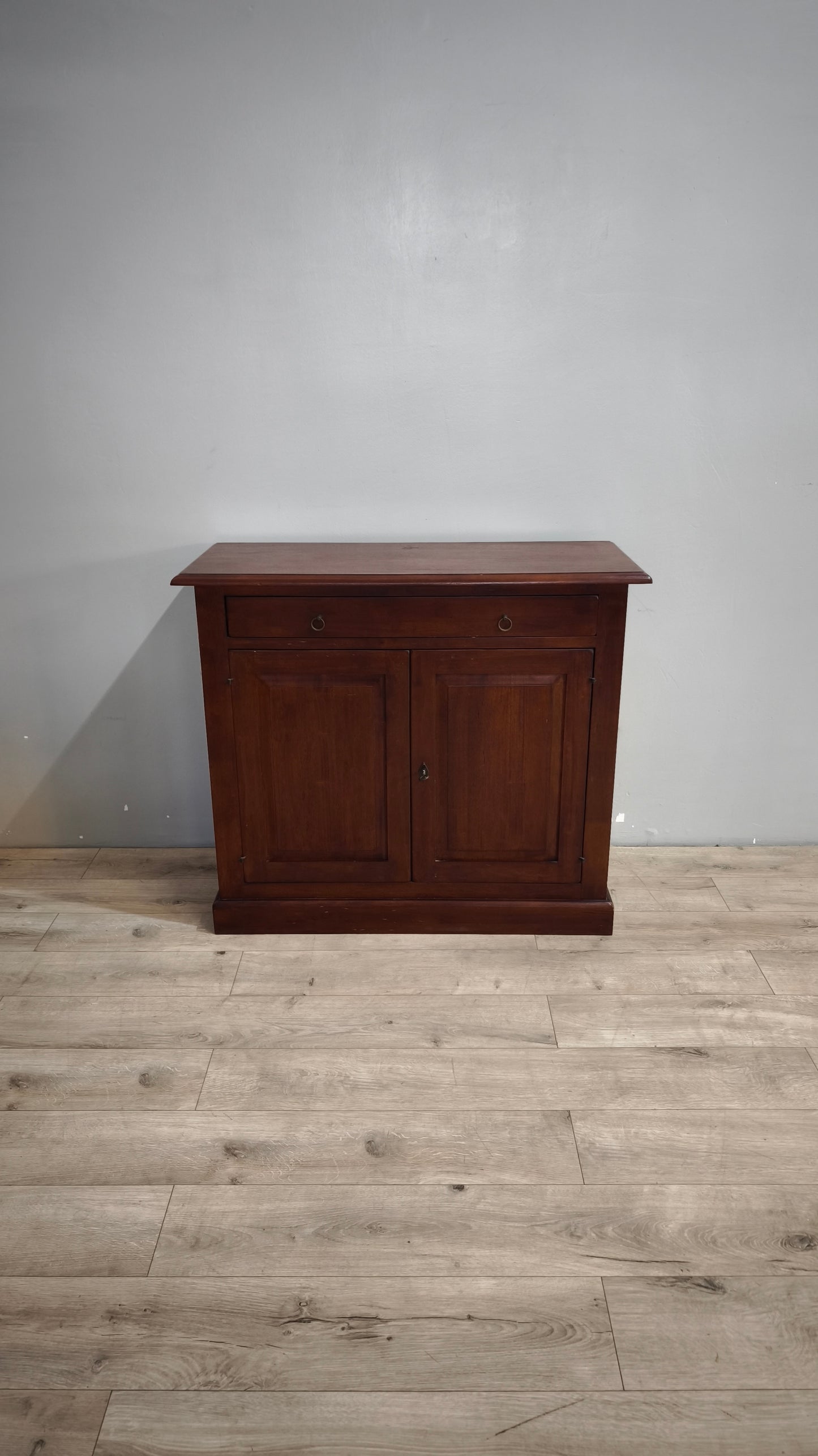 90600 Servante in legno massello due sportelli