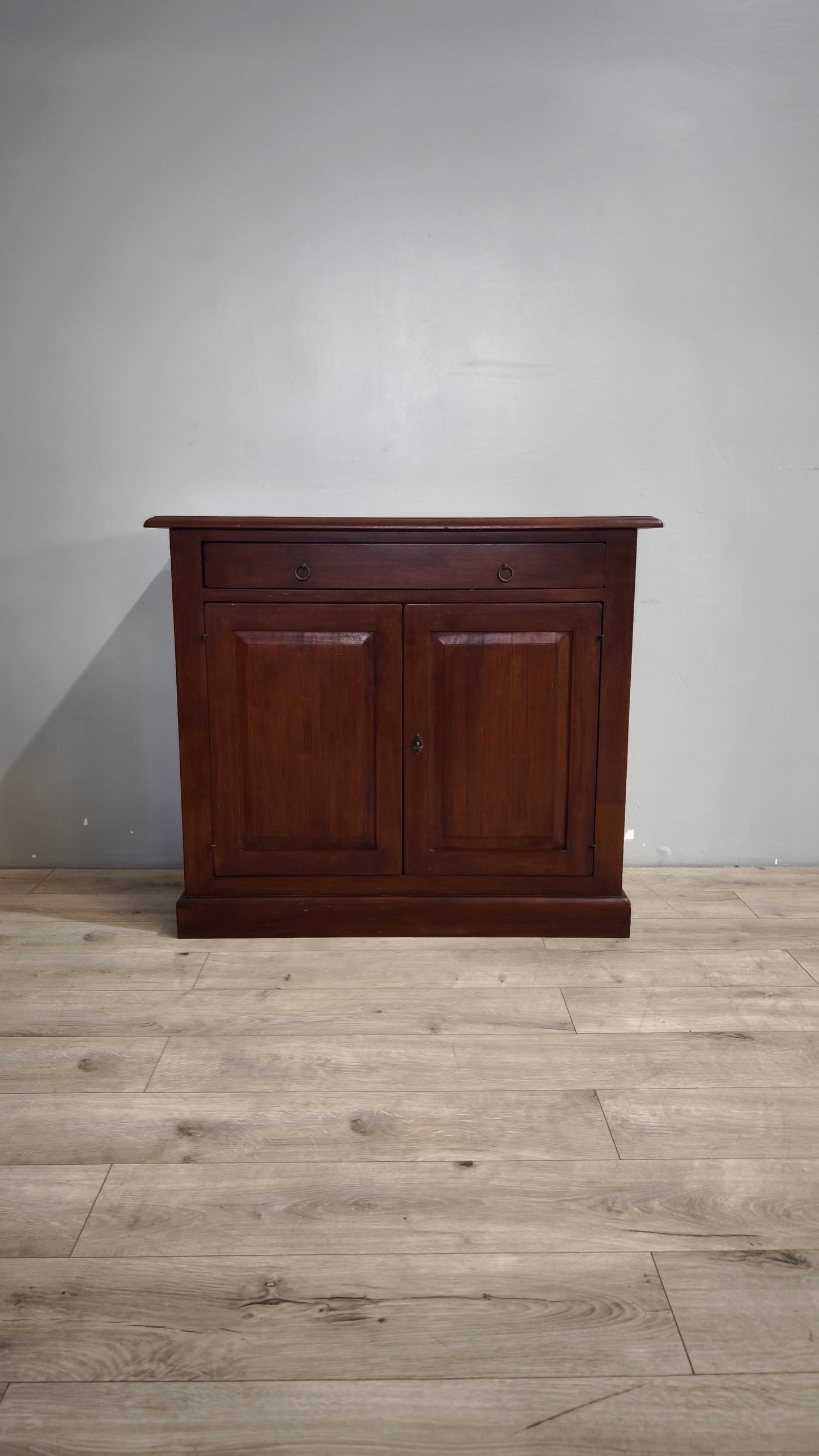 90600 Servante in legno massello due sportelli