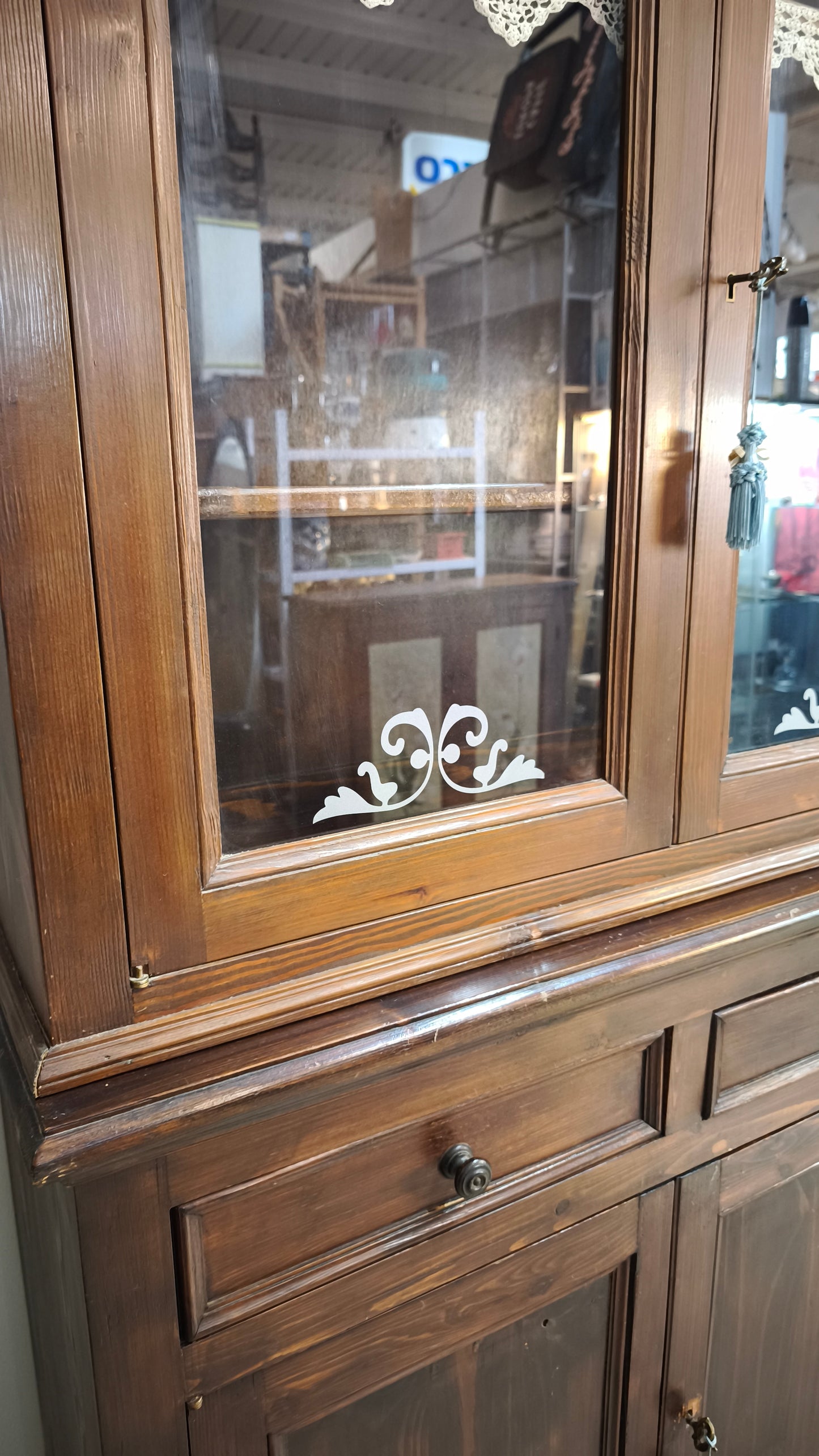 90602 Vetrina due corpi in legno massello