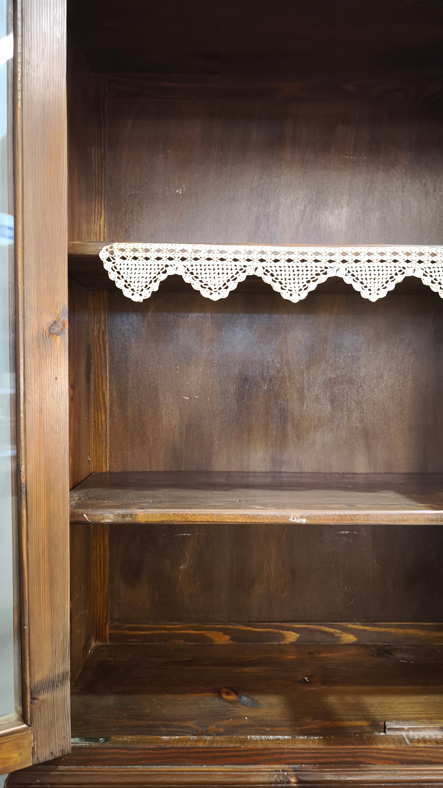 90602 Vetrina due corpi in legno massello