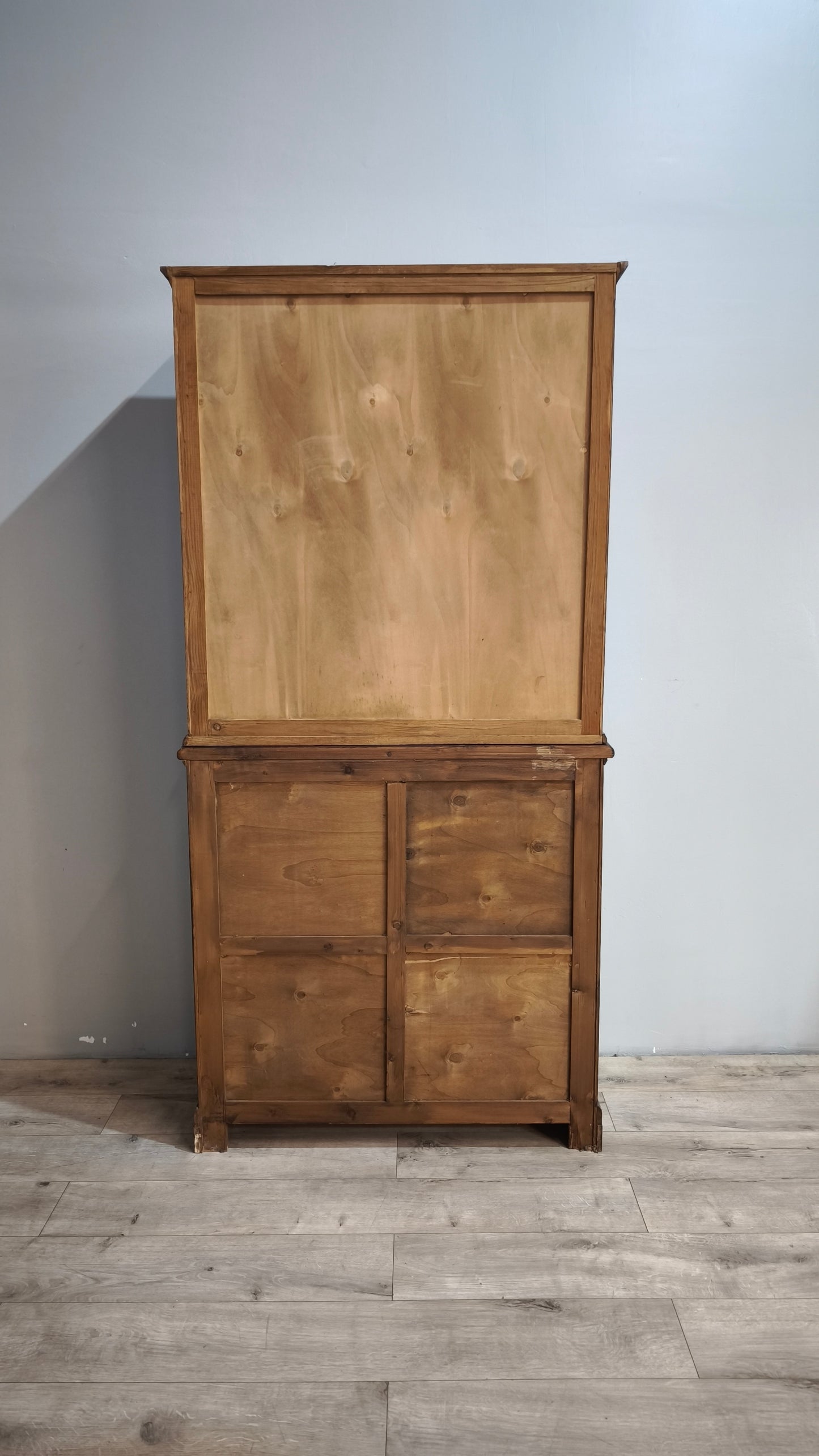 90602 Vetrina due corpi in legno massello