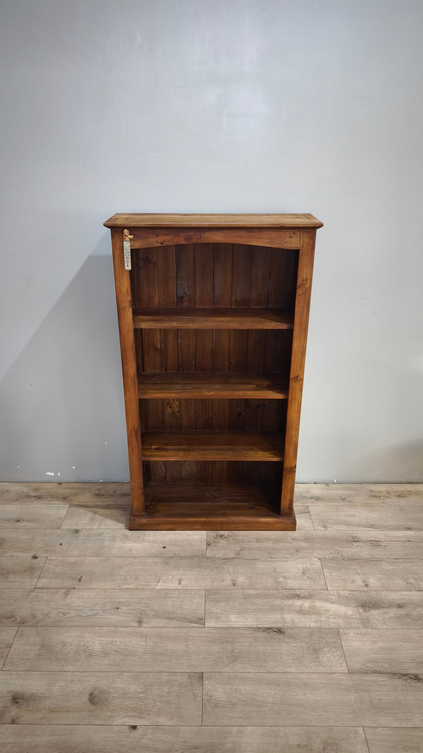 90604 Libreria bassa in legno composta da quattro ripiani