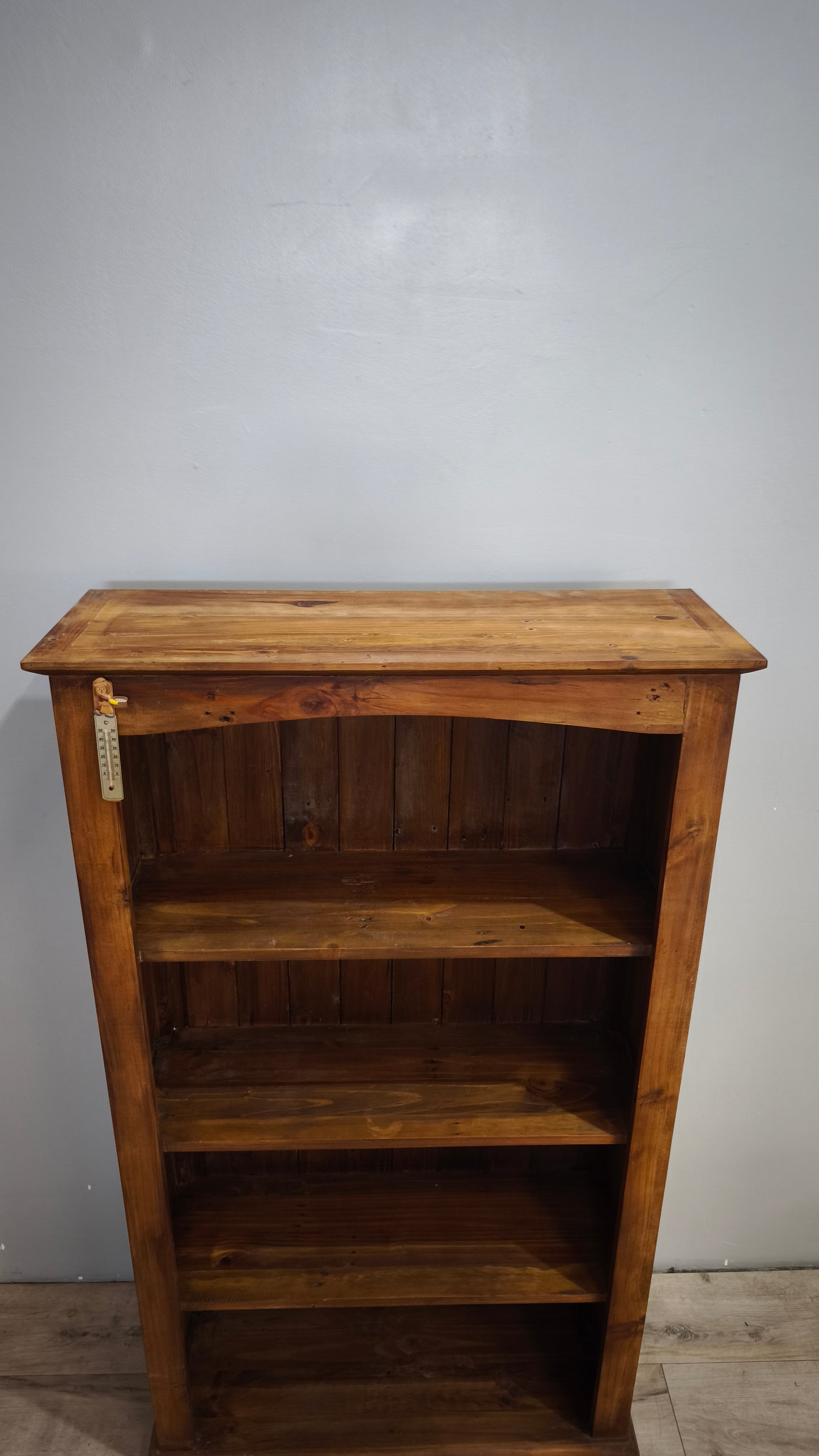90604 Libreria bassa in legno composta da quattro ripiani