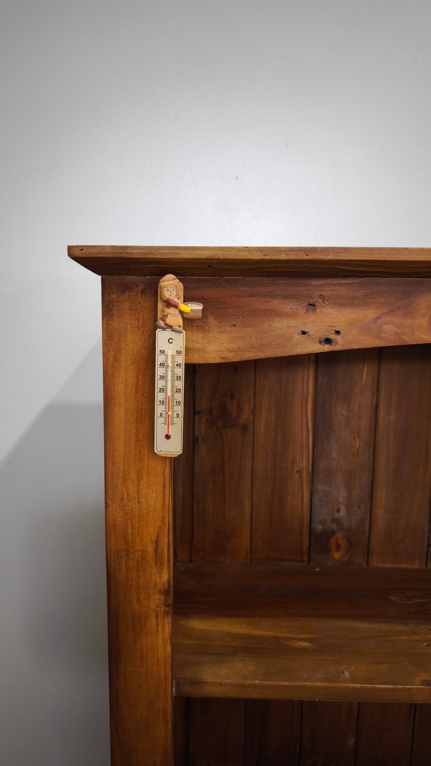 90604 Libreria bassa in legno composta da quattro ripiani