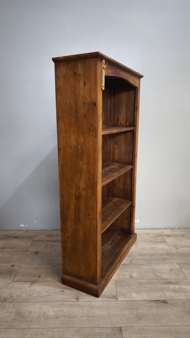 90604 Libreria bassa in legno composta da quattro ripiani