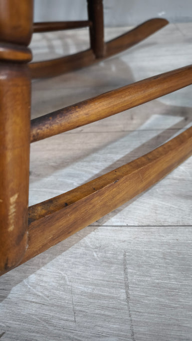 90596 Sedia a dondolo in legno