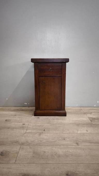 90623 Comodino in legno con cassetto e sportello