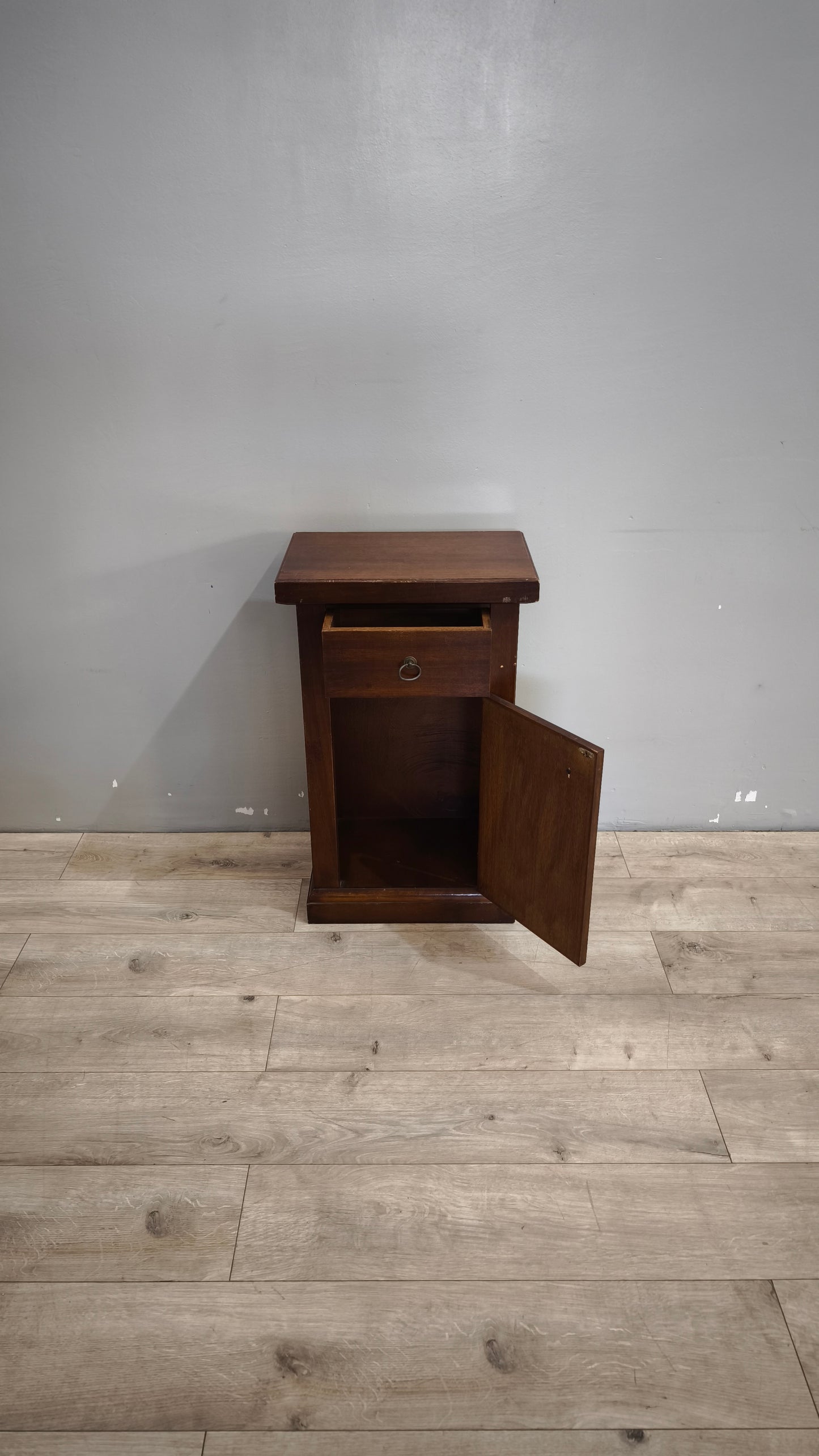 90623 Comodino in legno con cassetto e sportello