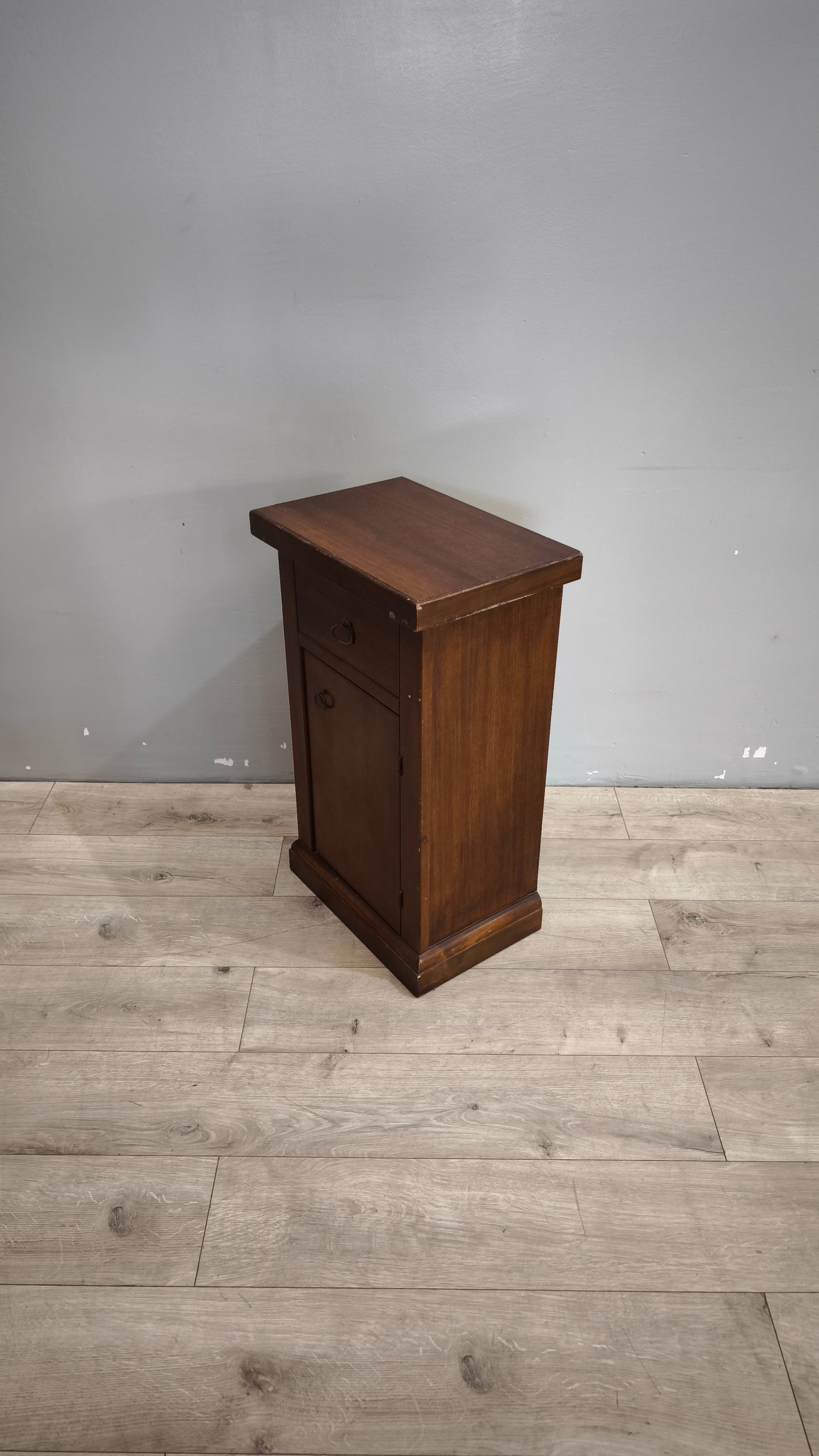 90623 Comodino in legno con cassetto e sportello
