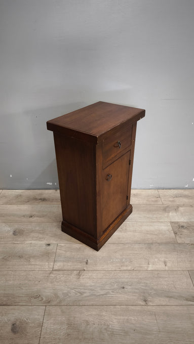 90623 Comodino in legno con cassetto e sportello