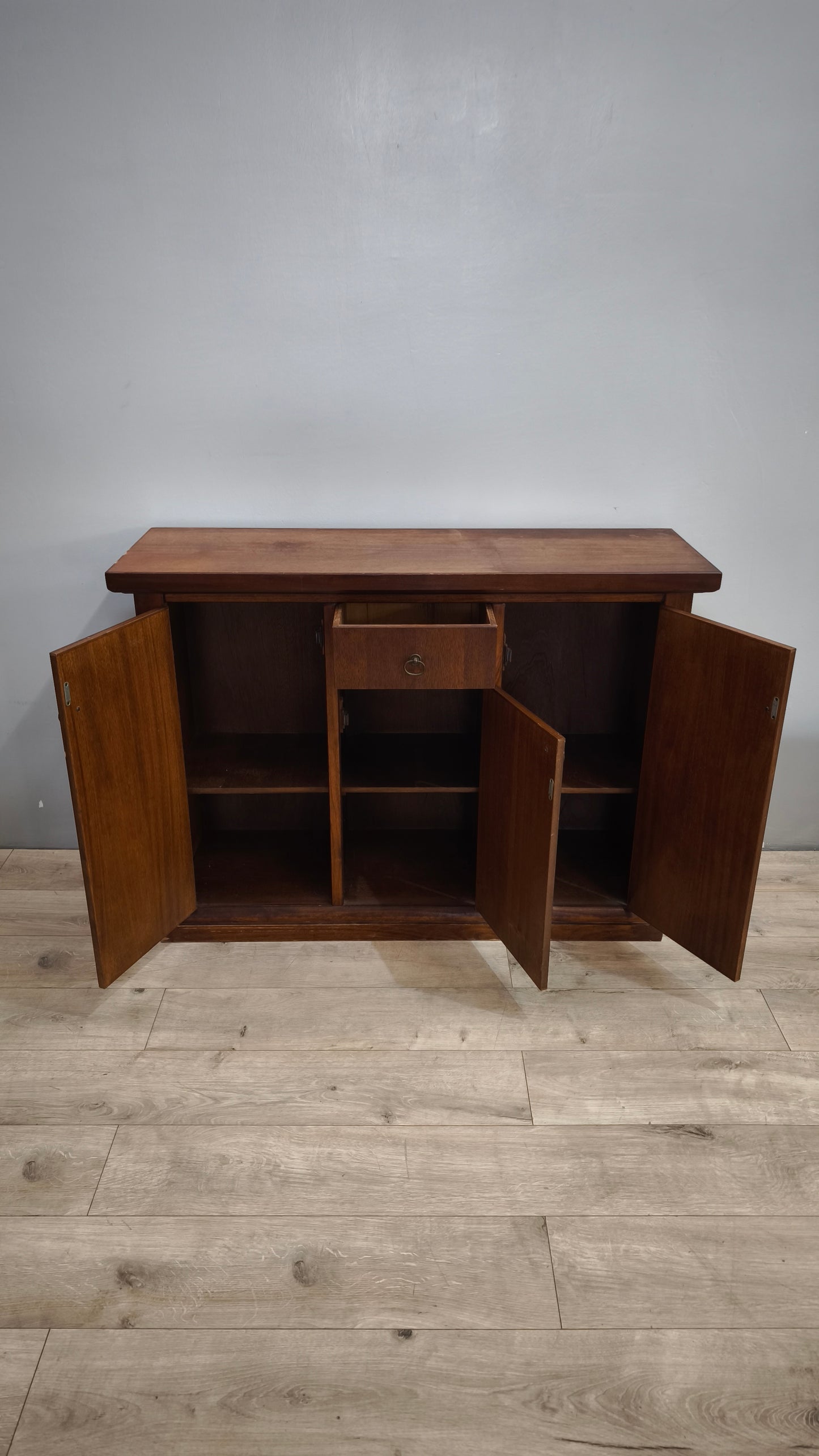 90598 Servante in legno tre sportelli