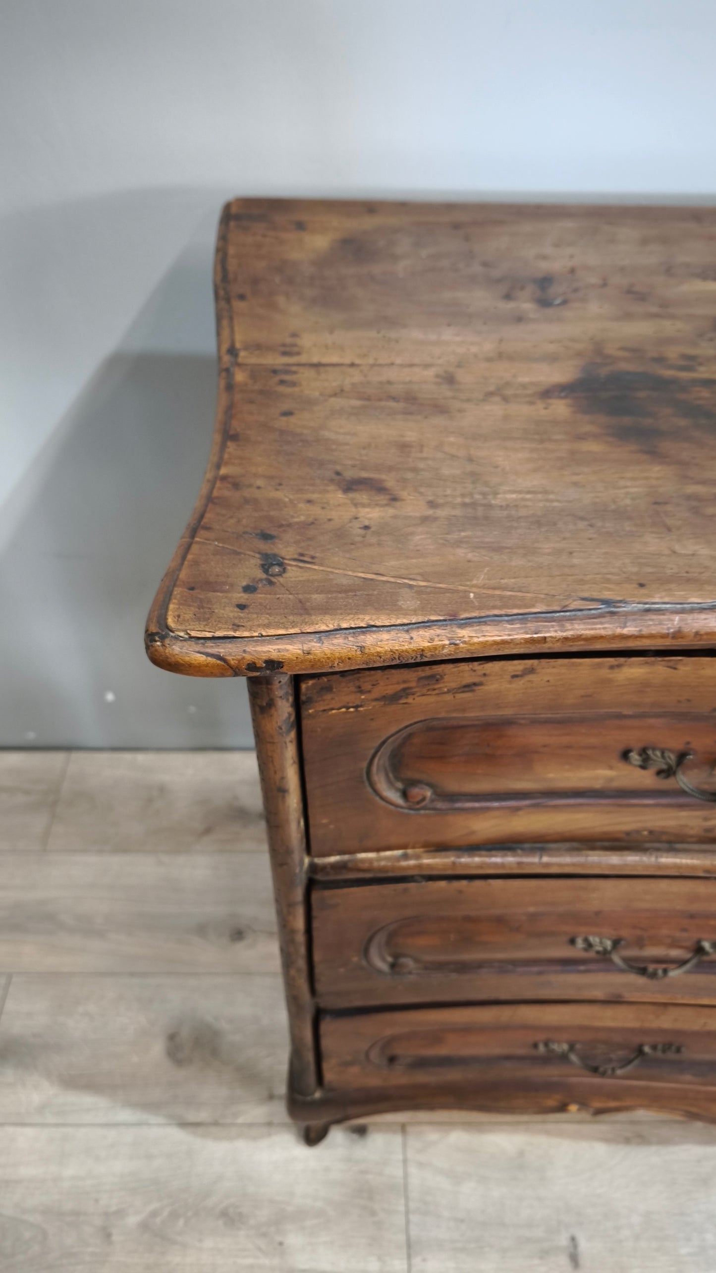 90599 Comò in legno massello tre cassetti