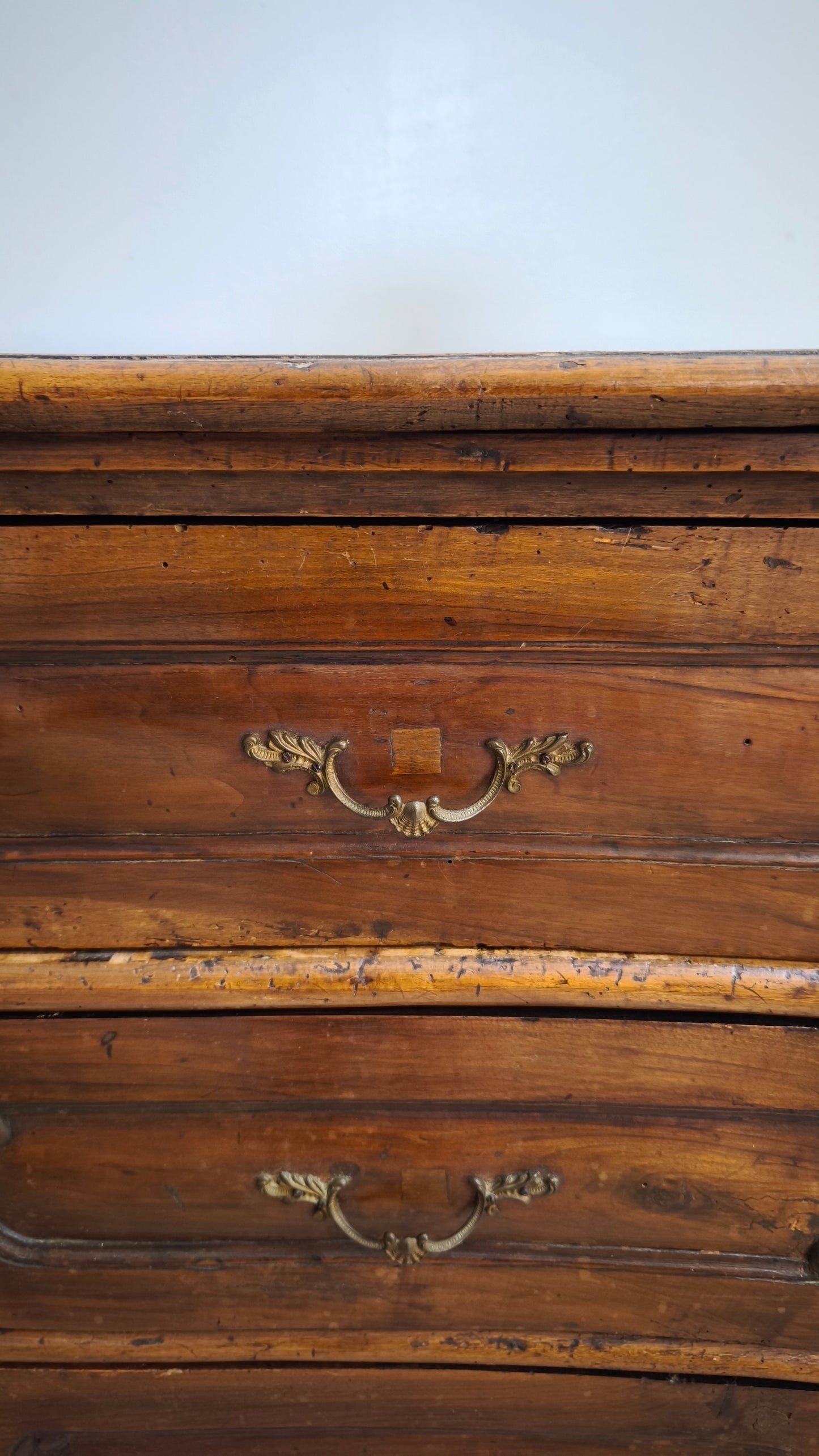 90599 Comò in legno massello tre cassetti