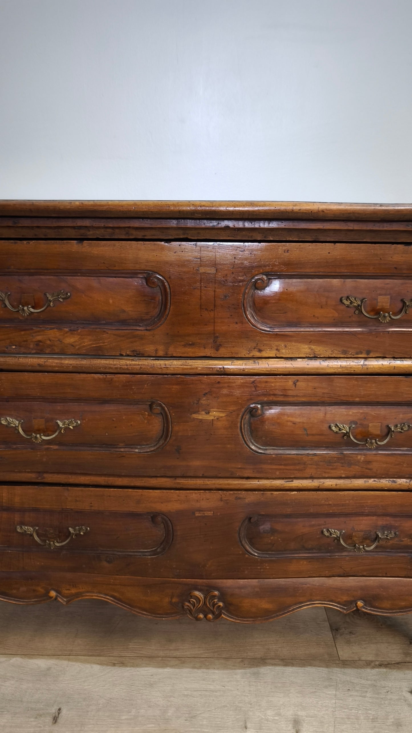 90599 Comò in legno massello tre cassetti
