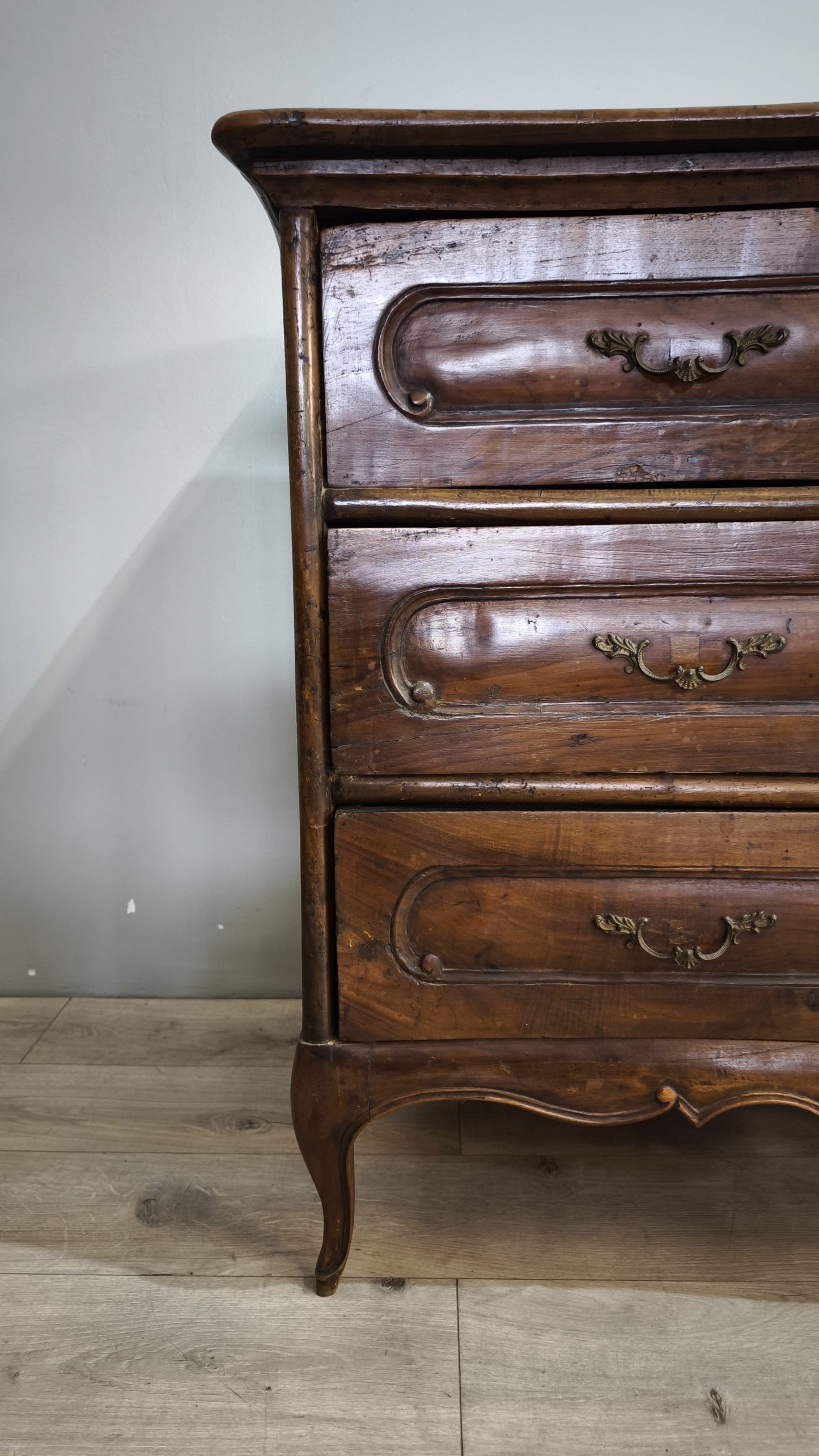 90599 Comò in legno massello tre cassetti