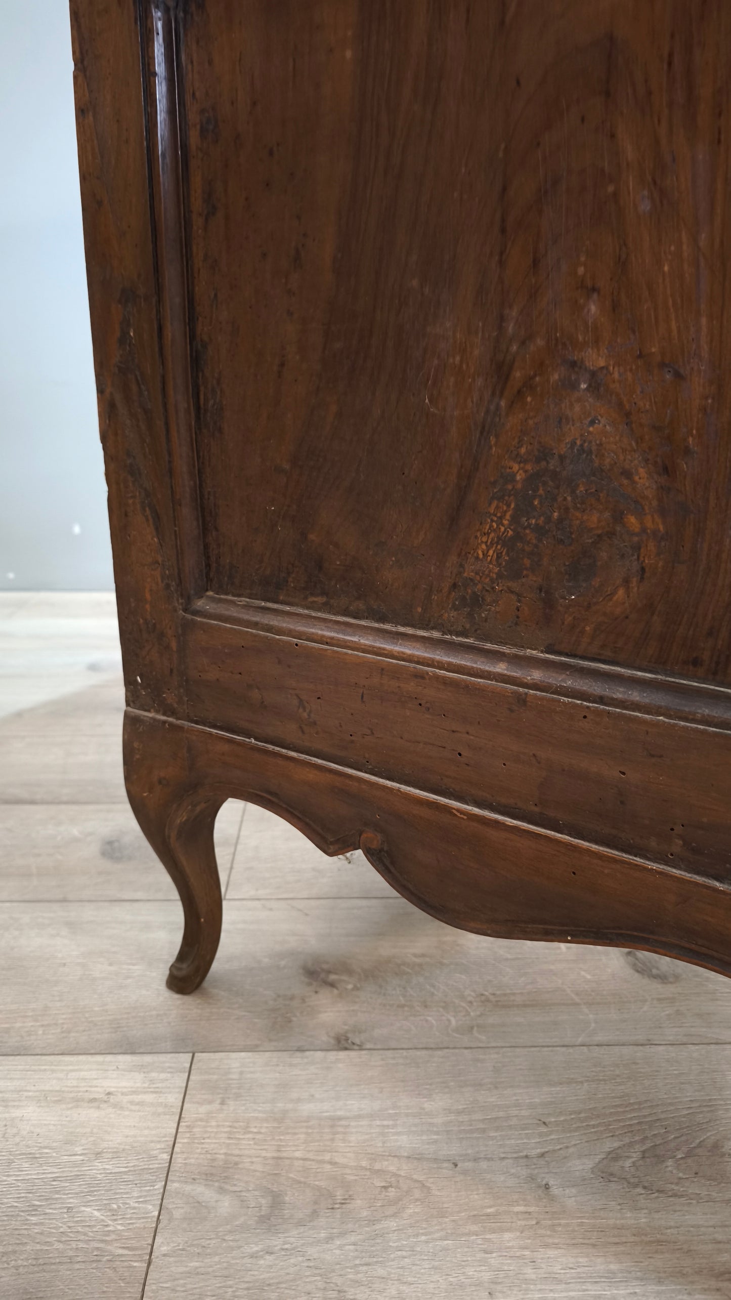 90599 Comò in legno massello tre cassetti