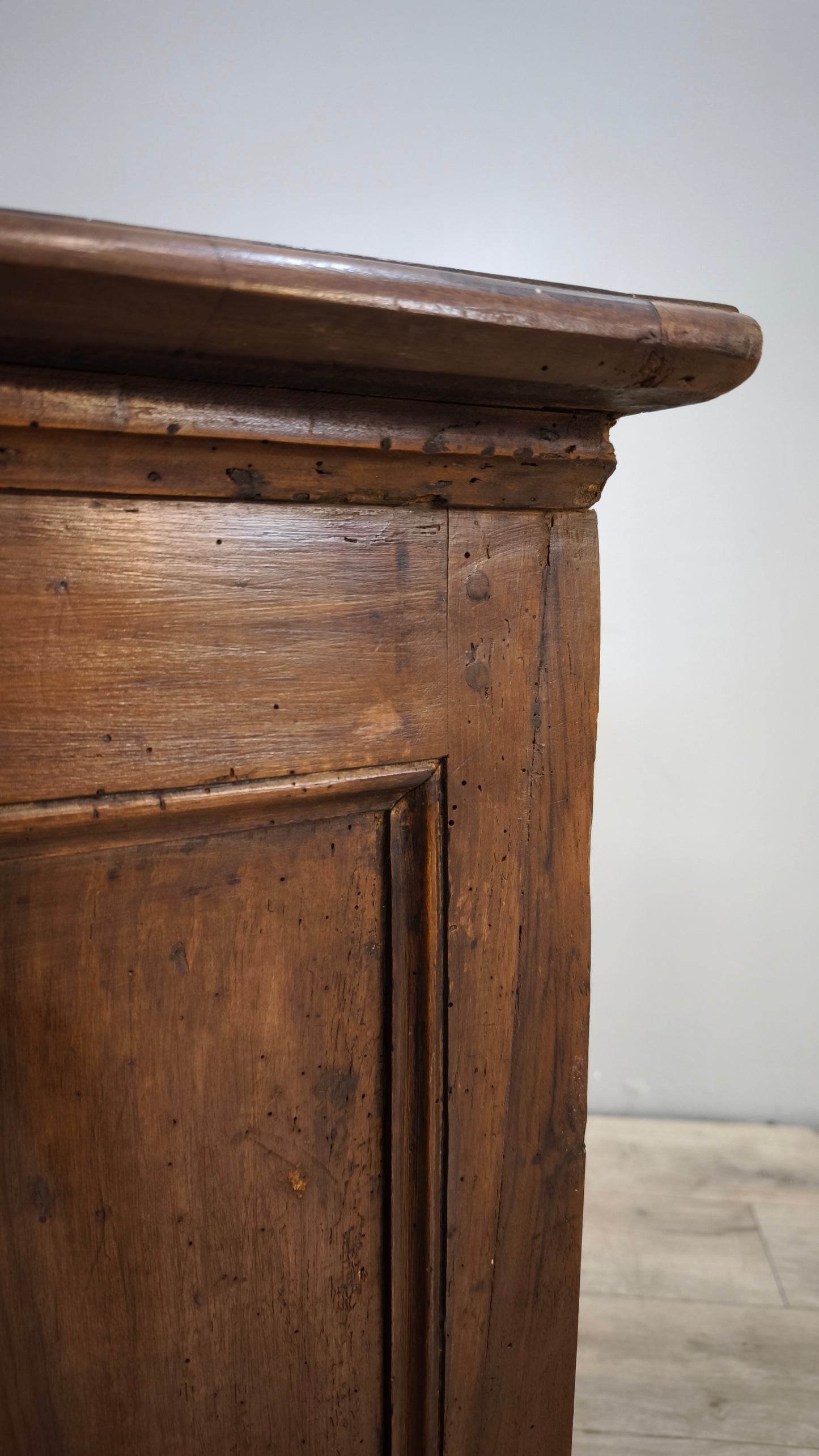 90599 Comò in legno massello tre cassetti
