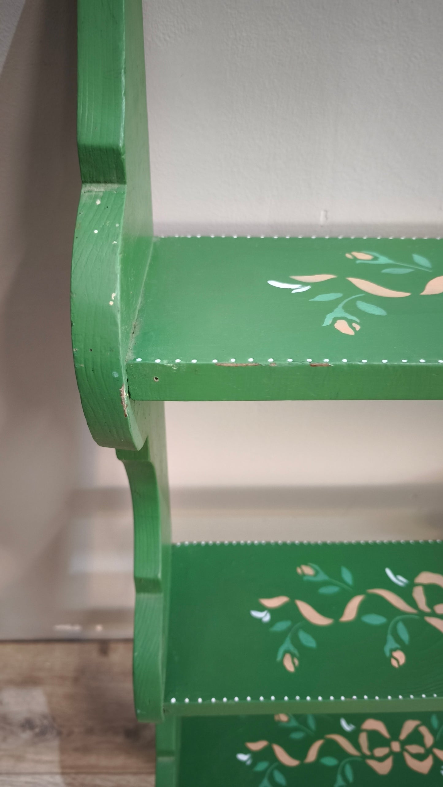 90608 Bacheca pensile in legno dipinta verde