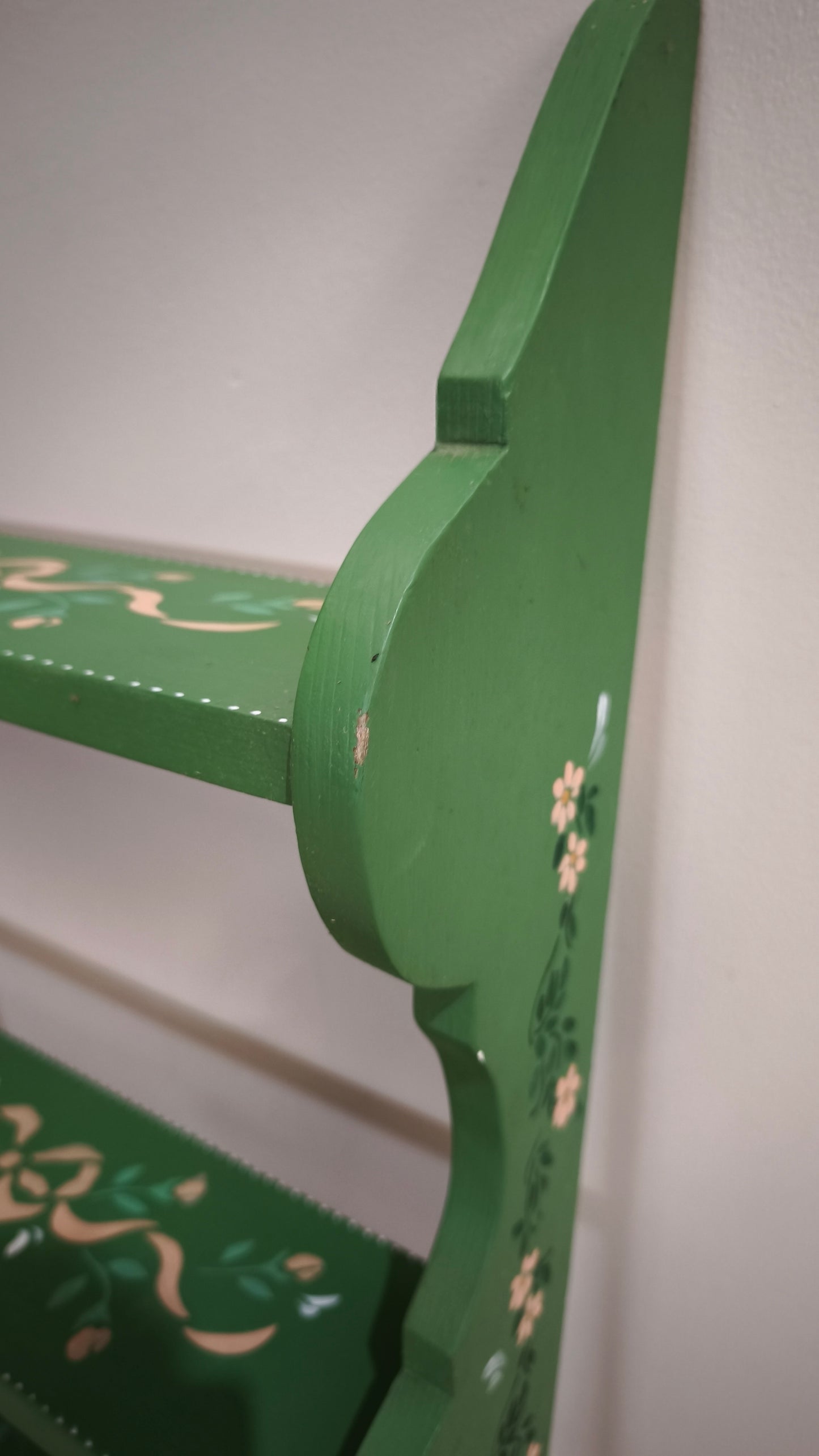 90608 Bacheca pensile in legno dipinta verde