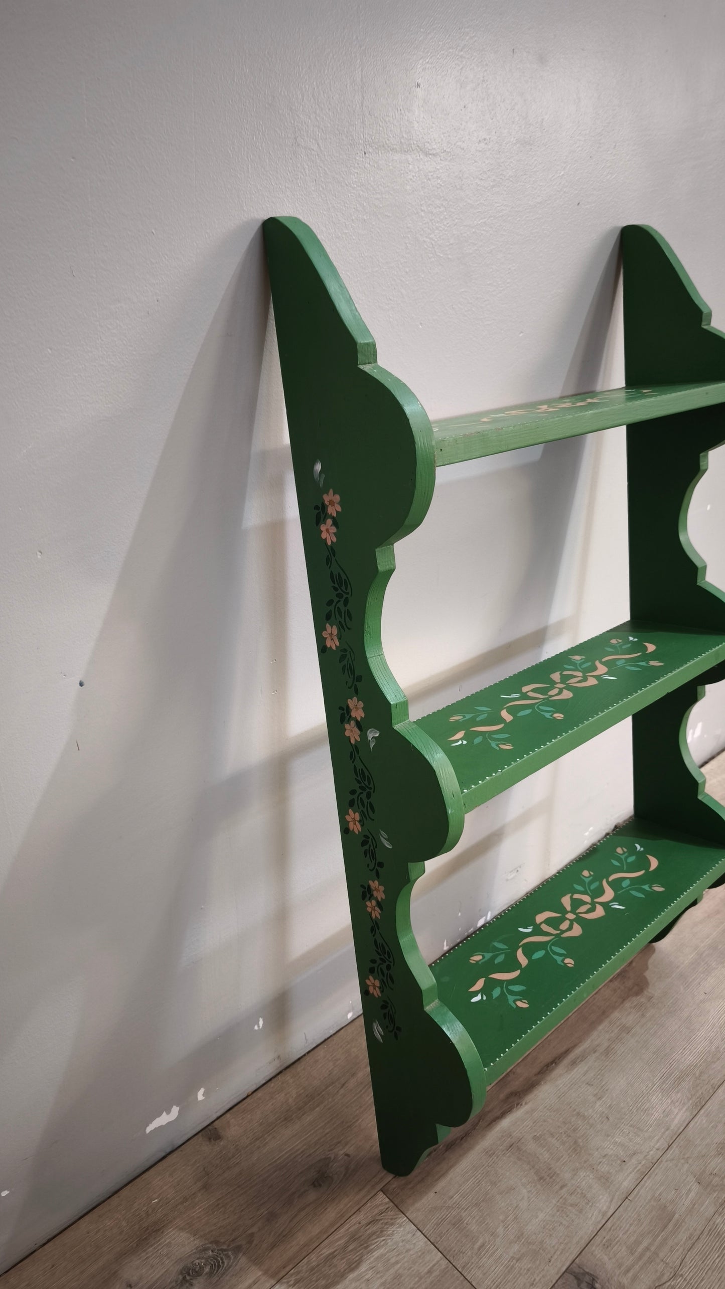 90608 Bacheca pensile in legno dipinta verde