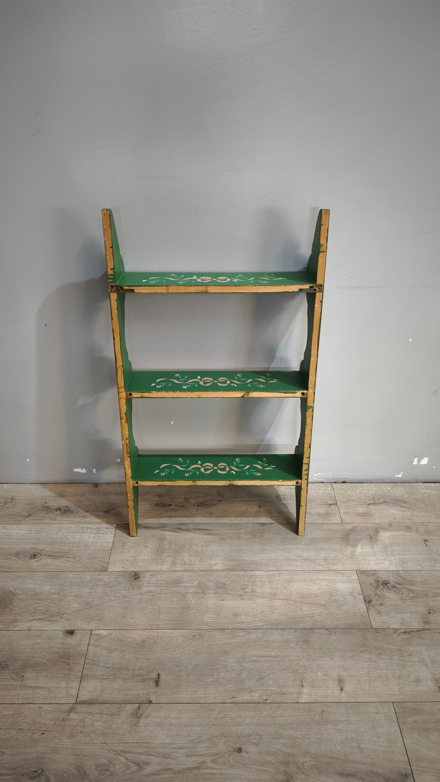 90608 Bacheca pensile in legno dipinta verde