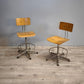 98-2 Sedia vintage girevole in legno e ferro