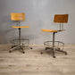 98 Sedia vintage girevole in legno e ferro