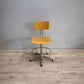 98 Sedia vintage girevole in legno e ferro