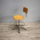 98 Sedia vintage girevole in legno e ferro