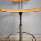 98 Sedia vintage girevole in legno e ferro