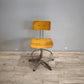 98-2 Sedia vintage girevole in legno e ferro
