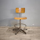 98-2 Sedia vintage girevole in legno e ferro