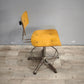 98-2 Sedia vintage girevole in legno e ferro