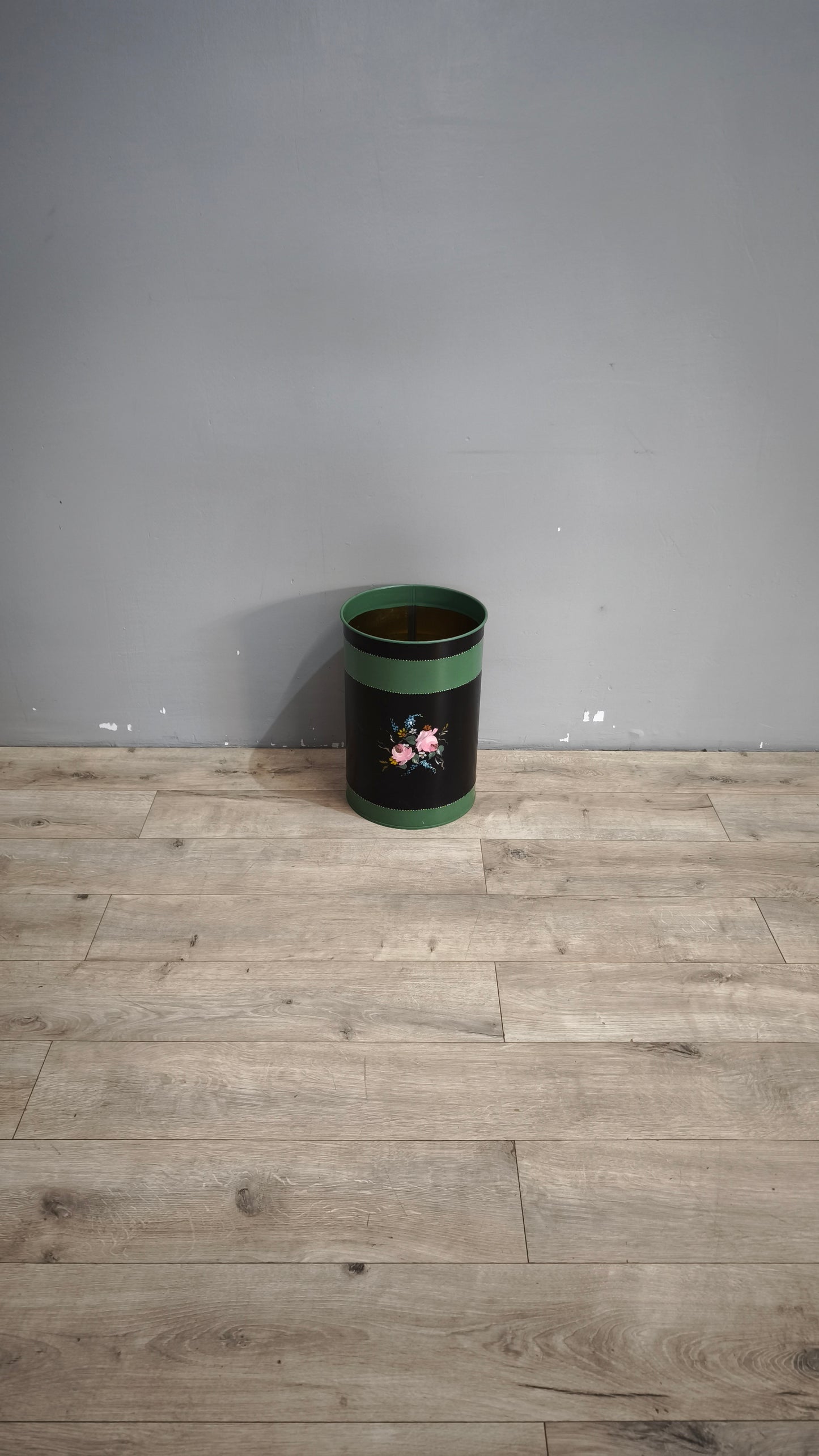 90612 Secchio in metallo dipinto con decorazione rose