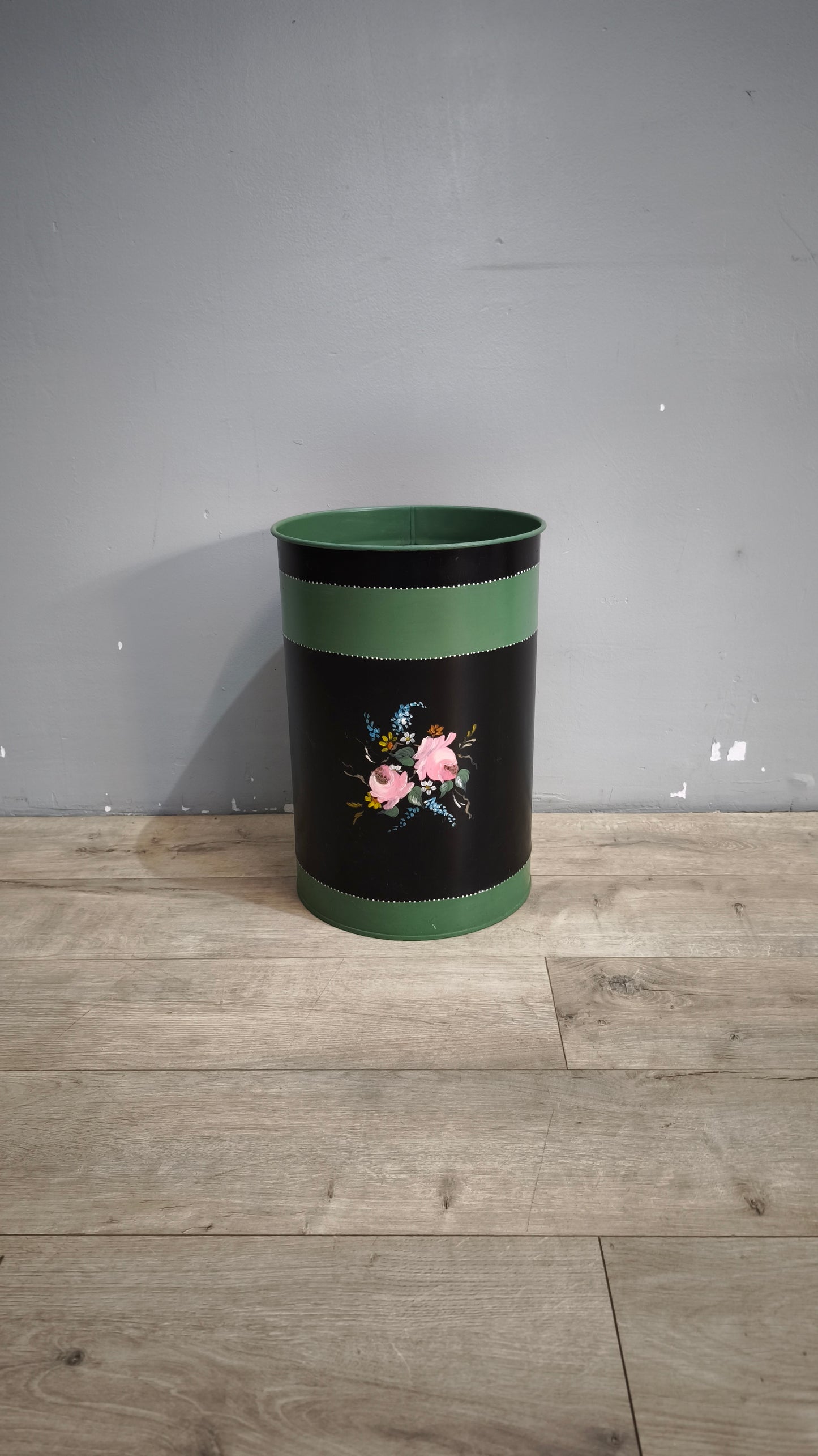 90612 Secchio in metallo dipinto con decorazione rose