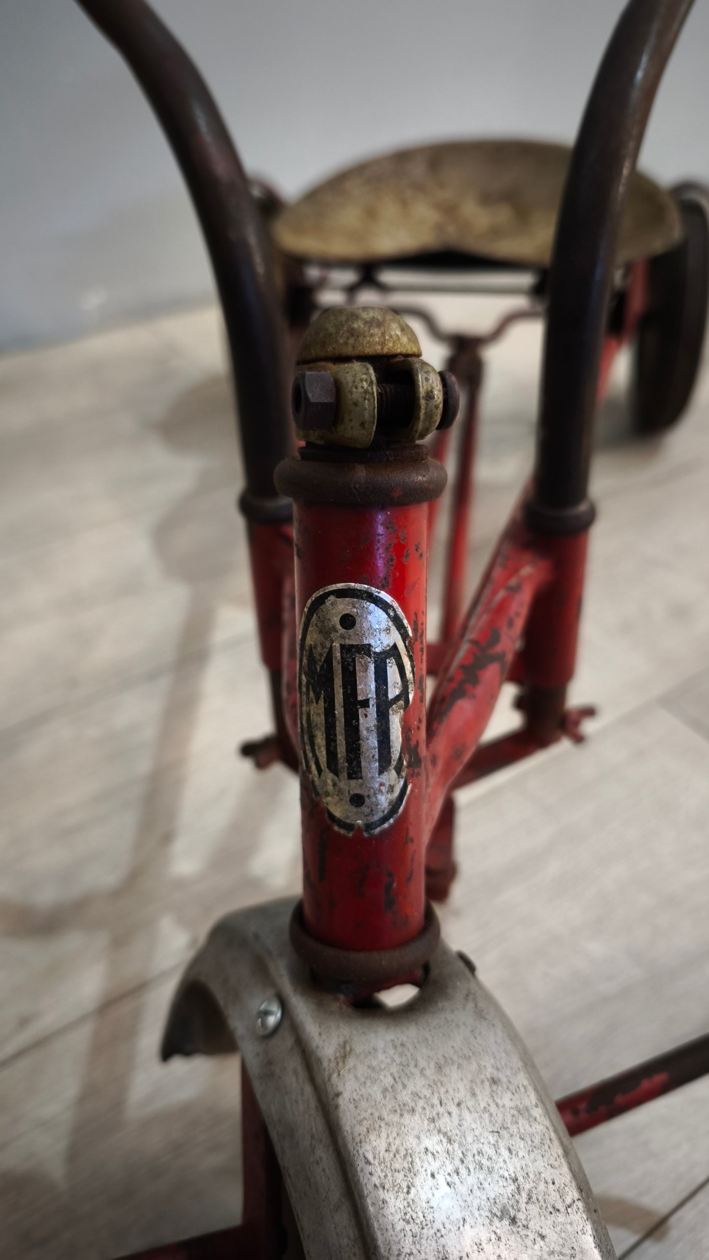 91322 Triciclo vintage a leva 'MFA', Francia, anni '40