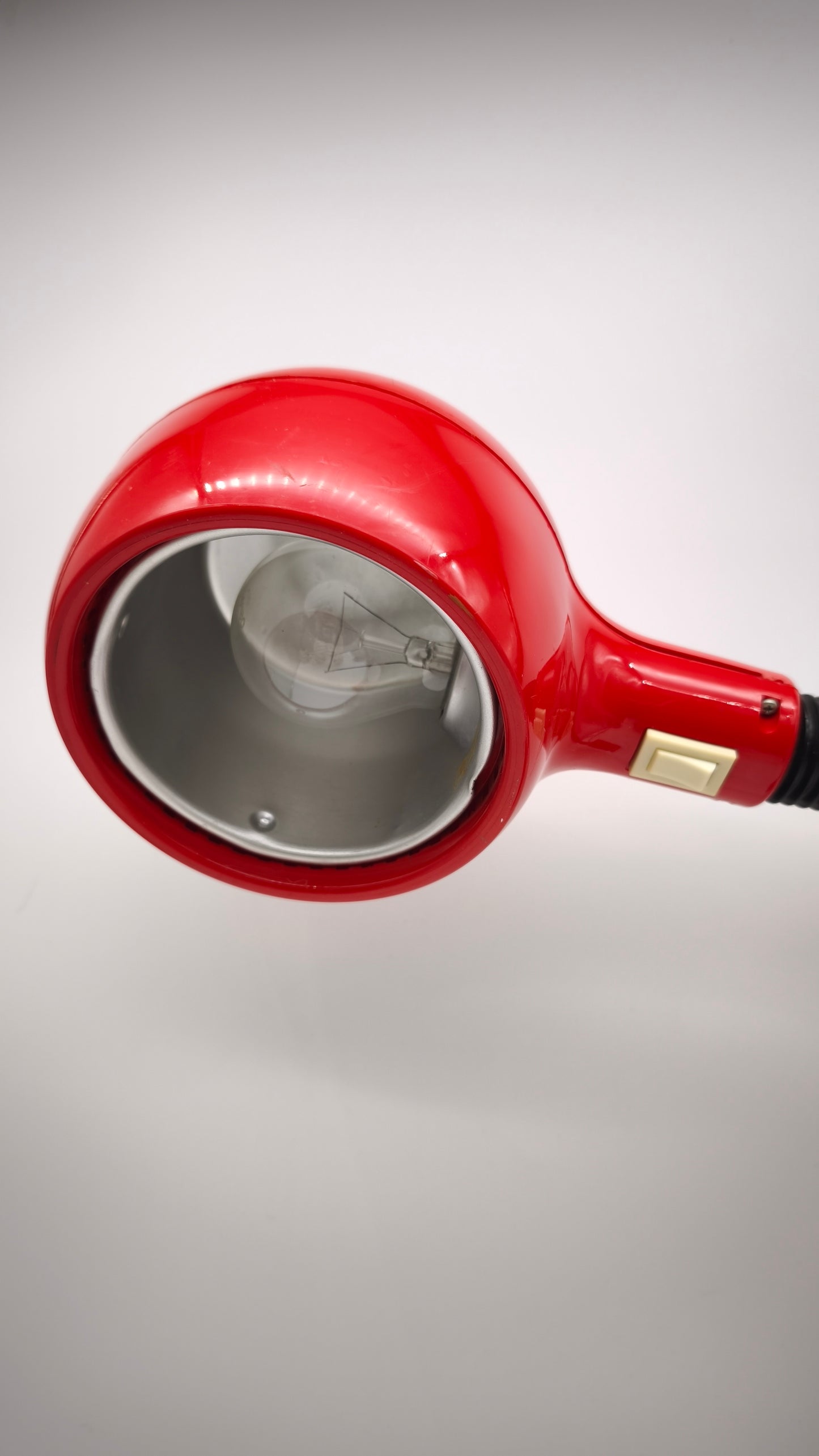 110 Lampada da tavolo Flex Red di Magistretti per Emmedi