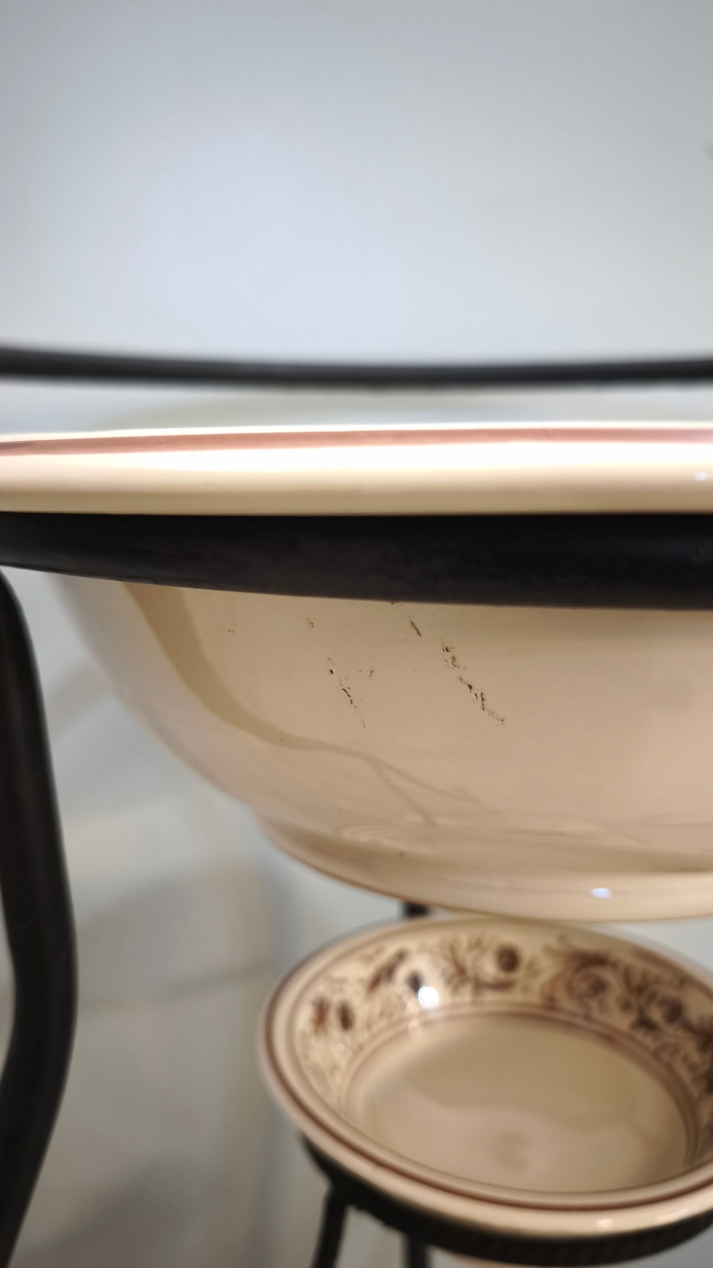 90720 Portacatino  in ferro con brocca e catino in ceramica Deruta