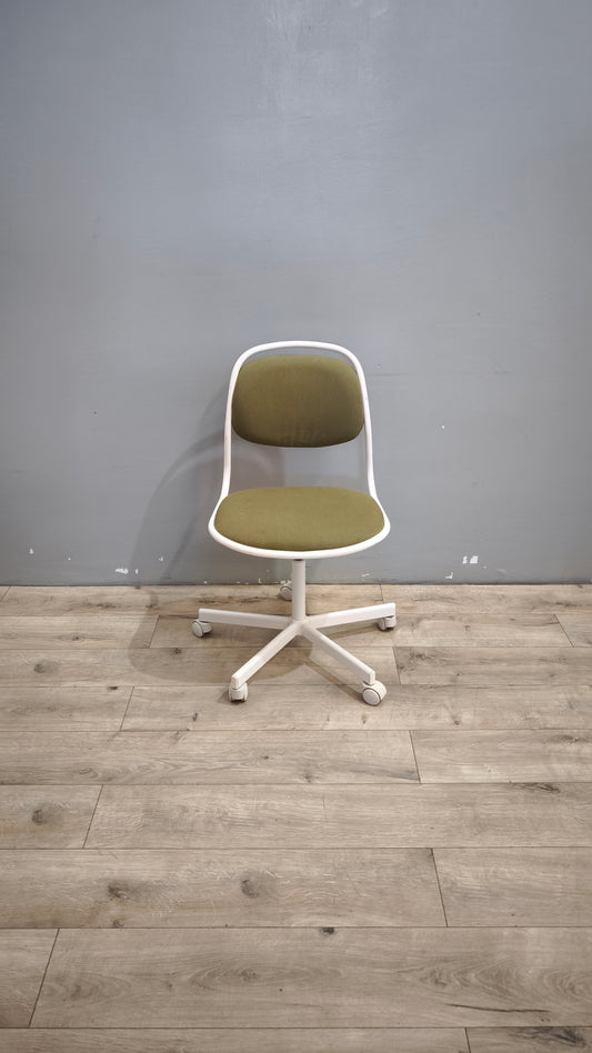 90746 Sedia girevole Ikea bianca e verde