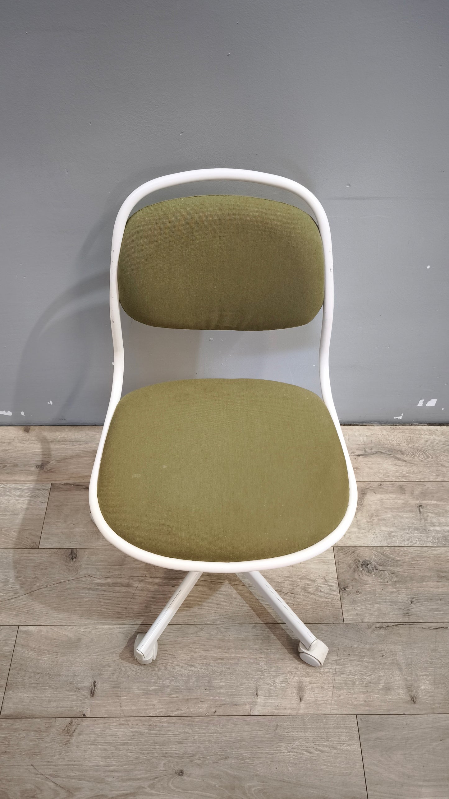 90746 Sedia girevole Ikea bianca e verde