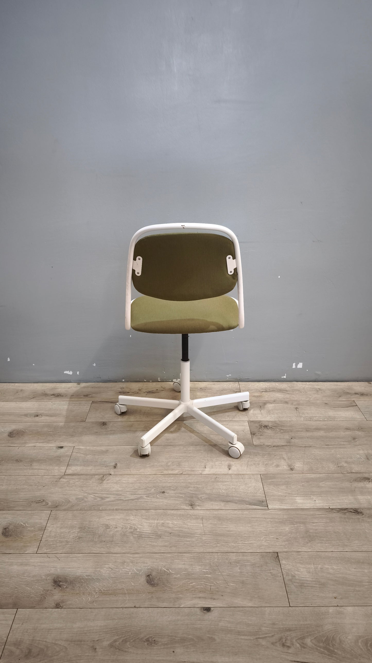 90746 Sedia girevole Ikea bianca e verde