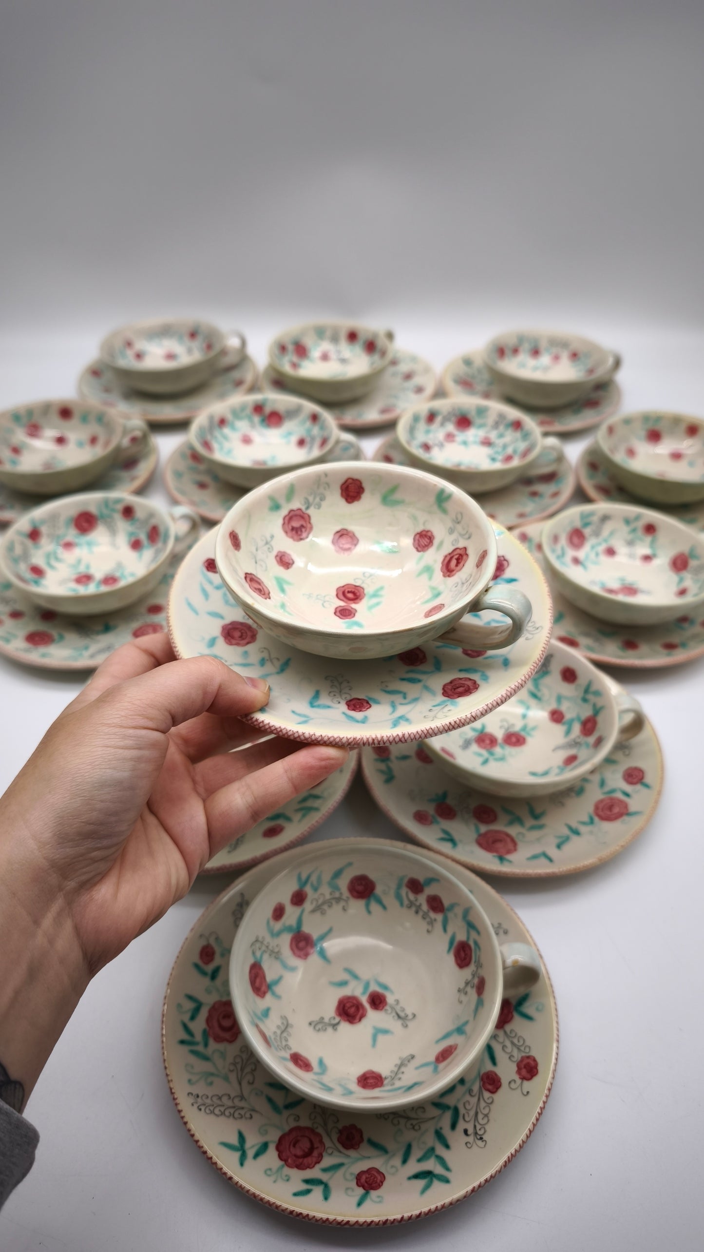 62 Servizio da tè per 14 persone in terracotta smaltata, Mangaroni, Pesaro, metà '900