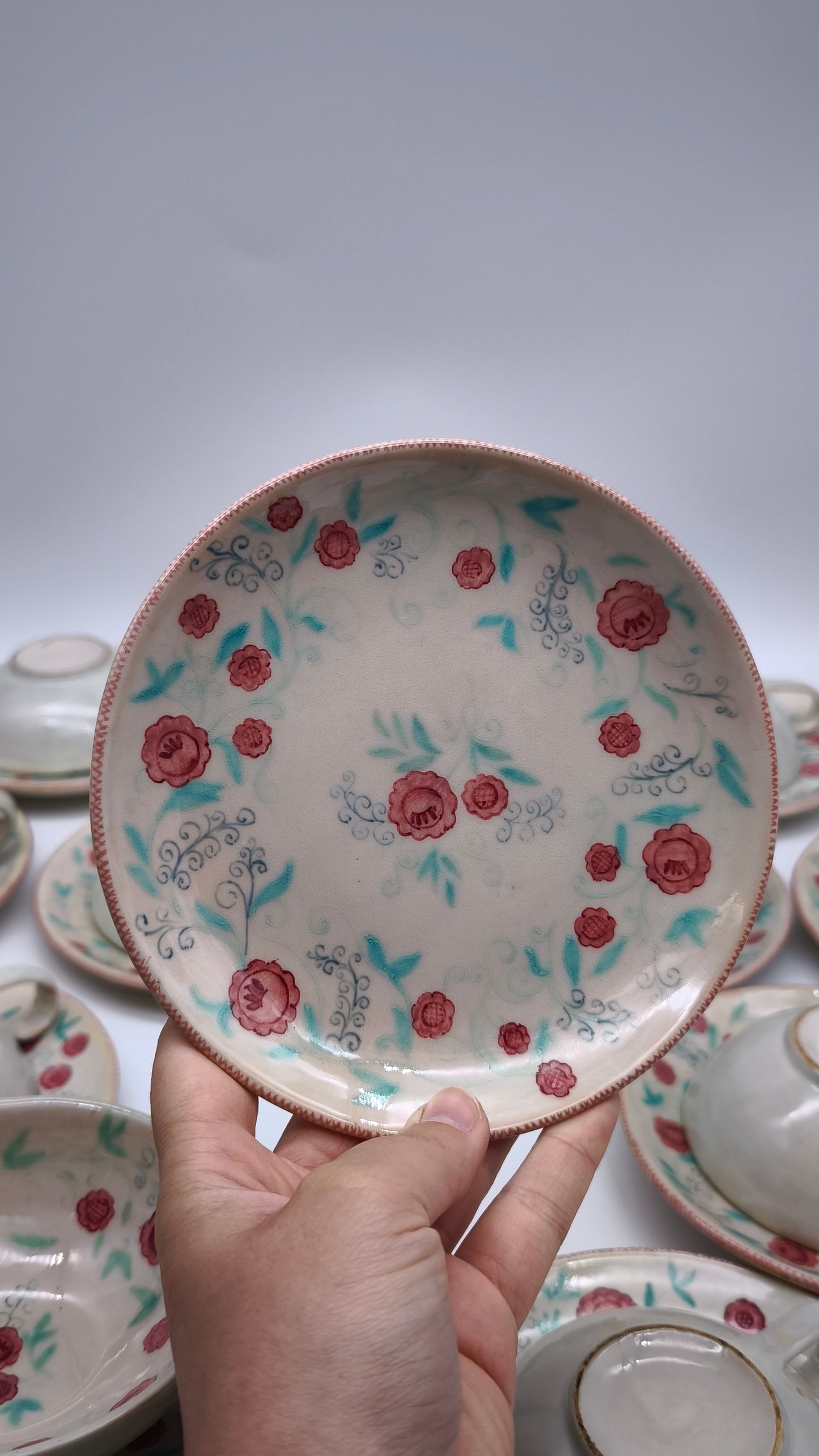 62 Servizio da tè per 14 persone in terracotta smaltata, Mangaroni, Pesaro, metà '900