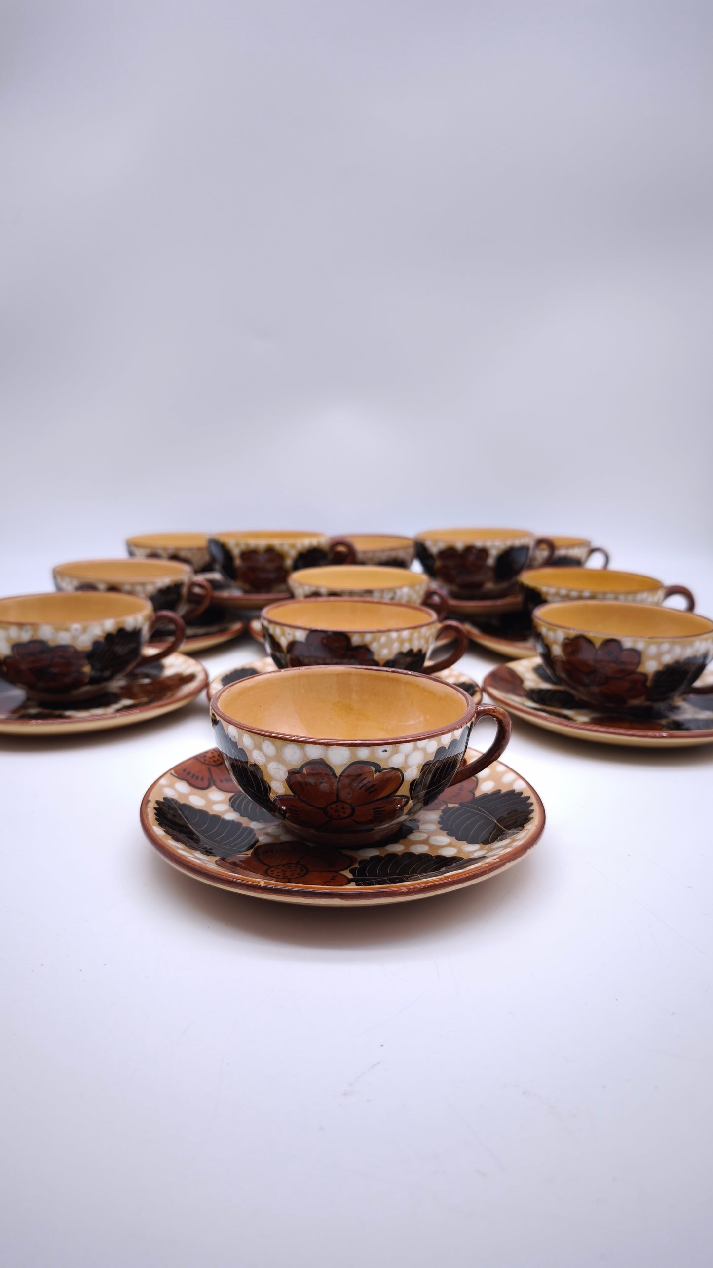 90386 Set n 12 tazze in terracotta smaltata, Aquila