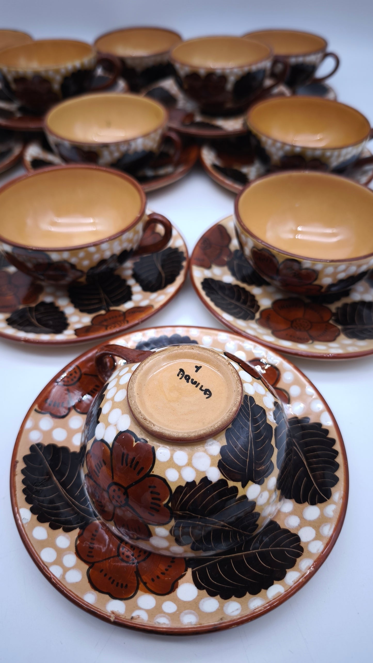 90386 Set n 12 tazze in terracotta smaltata, Aquila