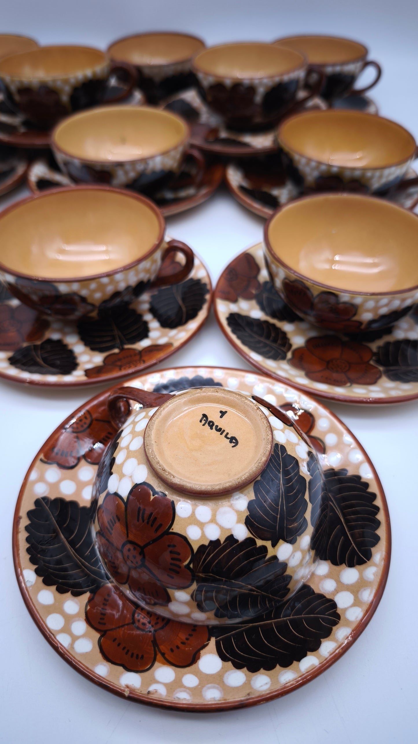 90386 Set n 12 tazze in terracotta smaltata, Aquila