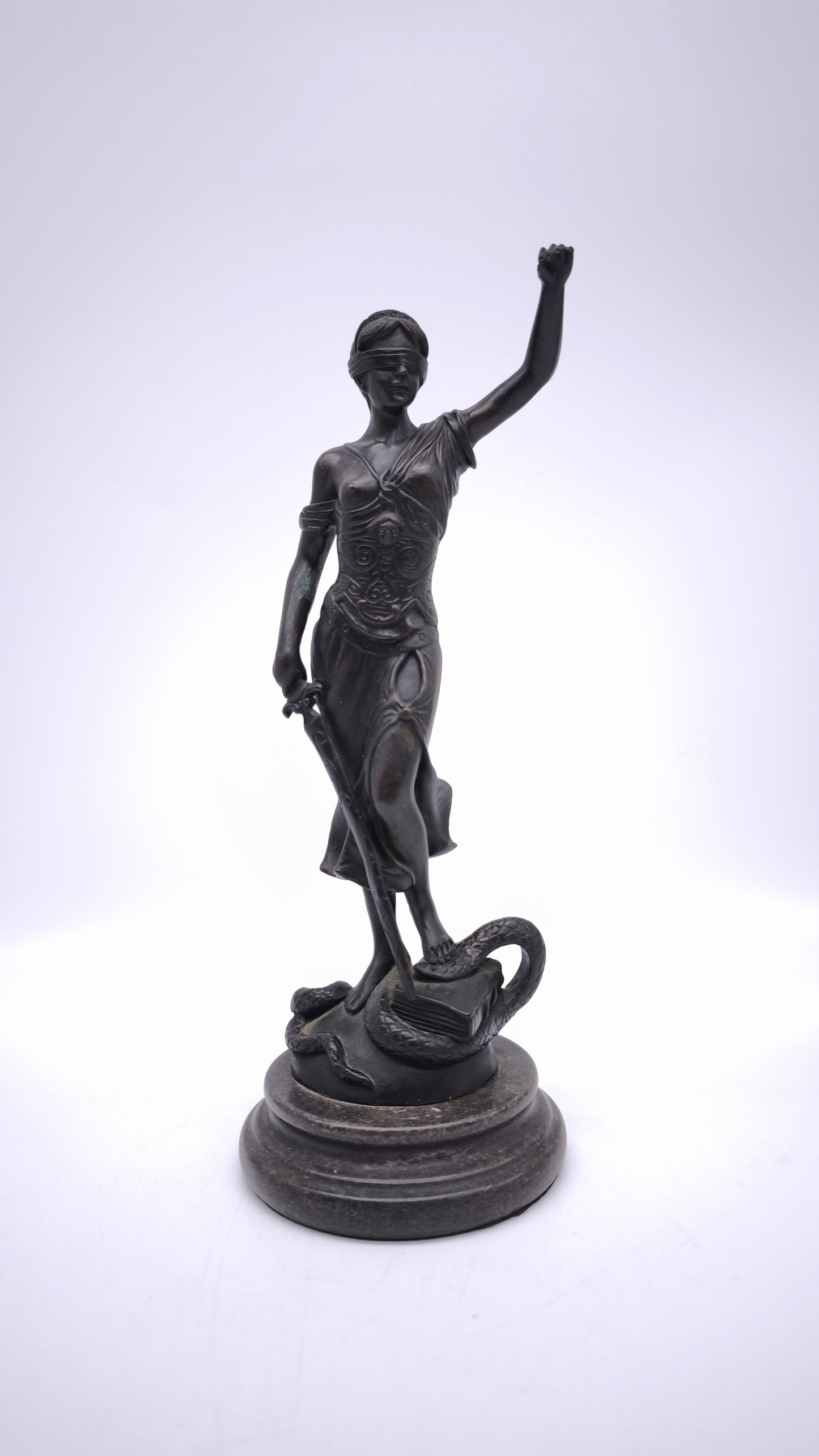89068 Statua in bronzo firmata Mayer